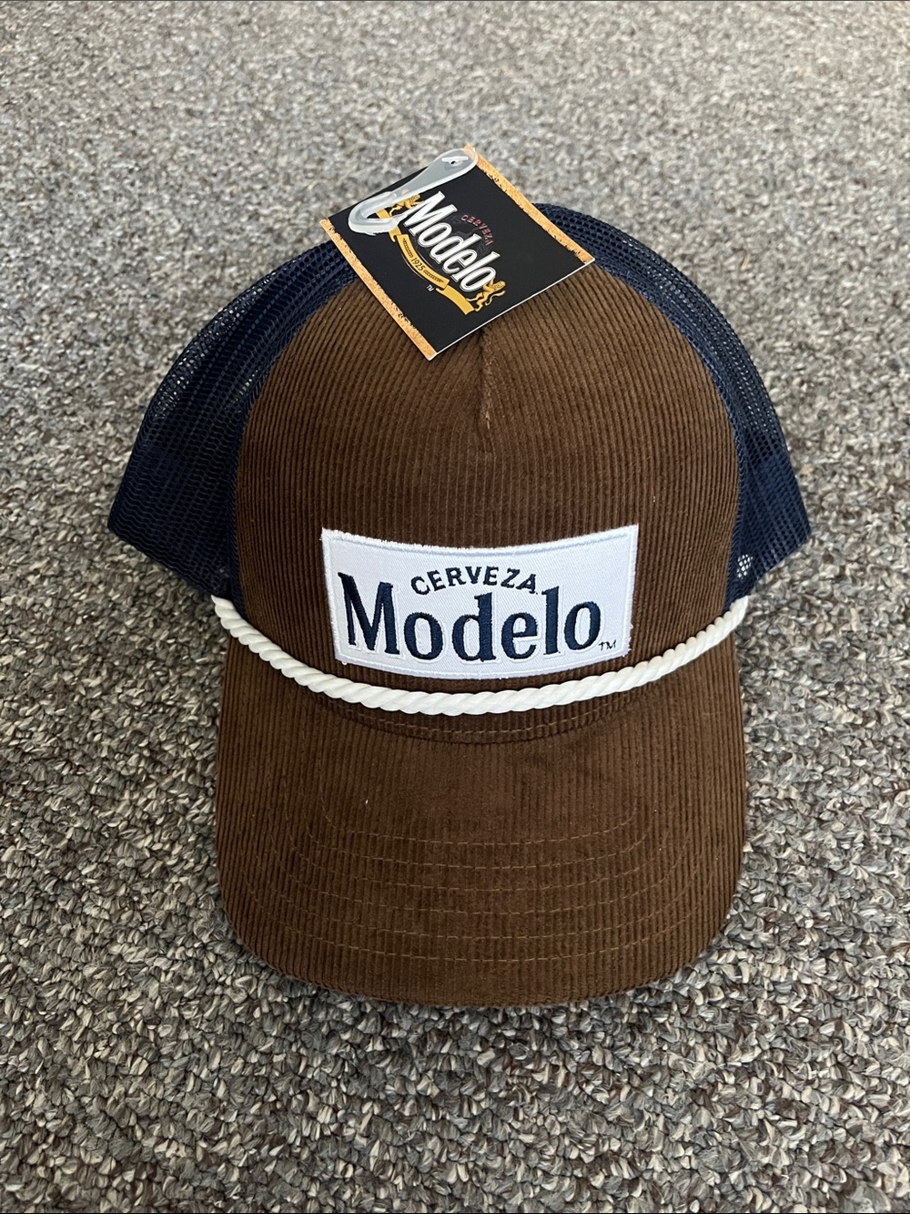 Modelo snapback hat